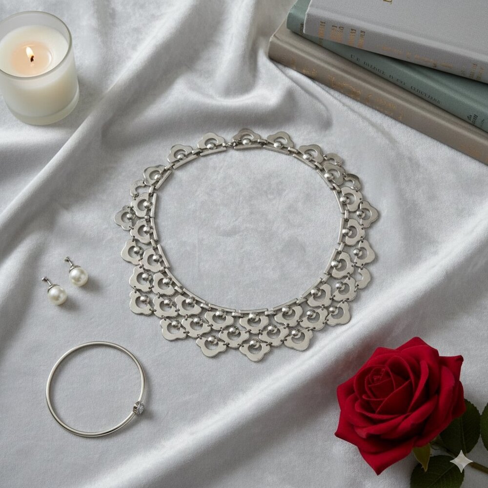 Stella & Dot Alexandria  Scalloped Statement Necklace - Picture 9 of 9
